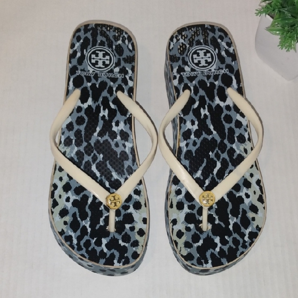 Tory Burch Leopard Print Sandals. Womens size 8. Cream & Black in color.